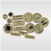 Štítek samolepící průměr 25mm - samolepící na medaile /lesklý zlatý papír, černý tisk/